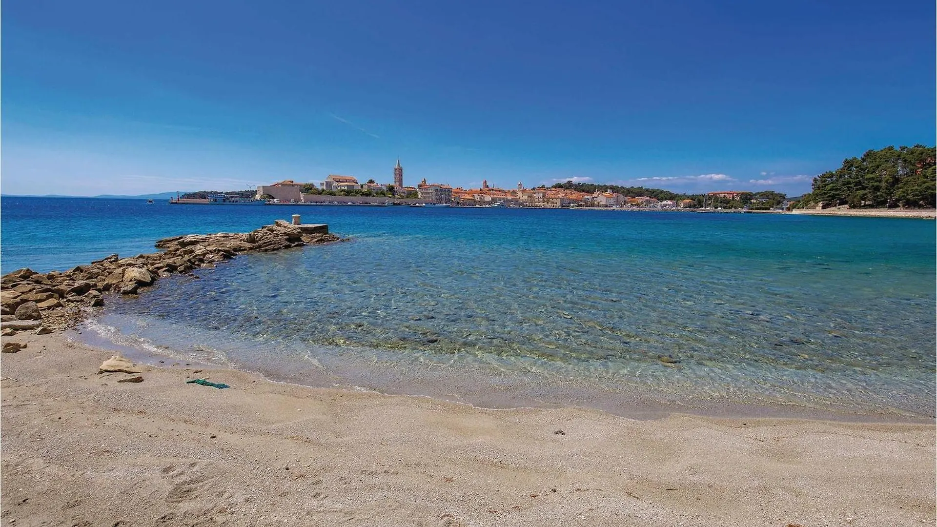 4 Bedroom Stunning Apartment In Banjol